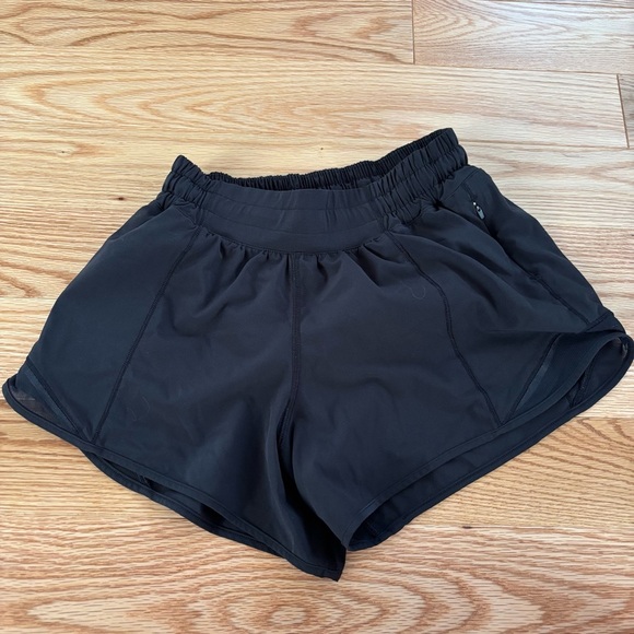 Lululemon Hotty Hot High-Rise Lined Short 2.5" - Picture 2 of 4
